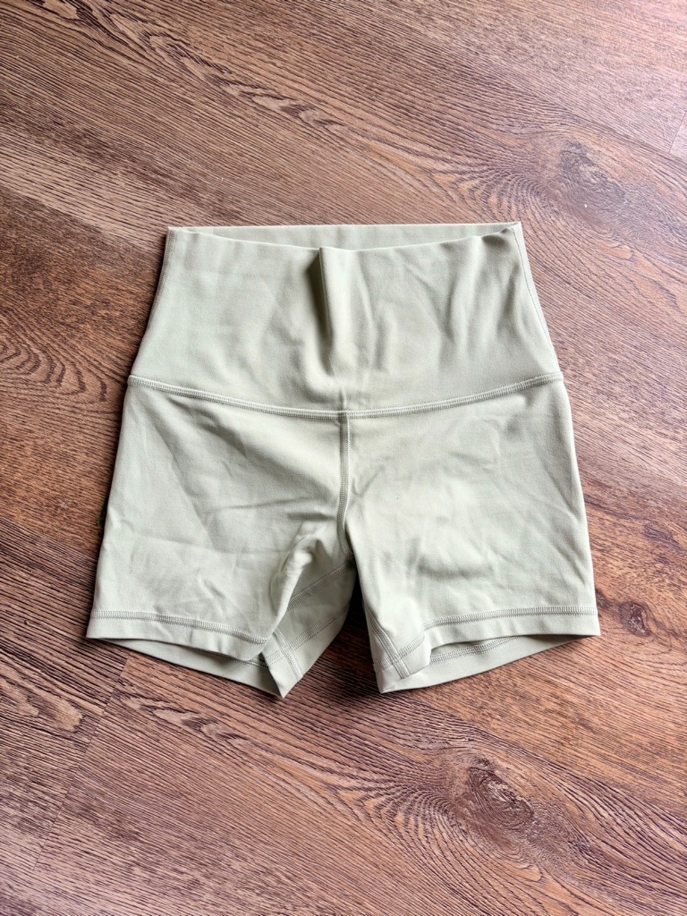 Lululemon wunder under 4” bike short in fog green